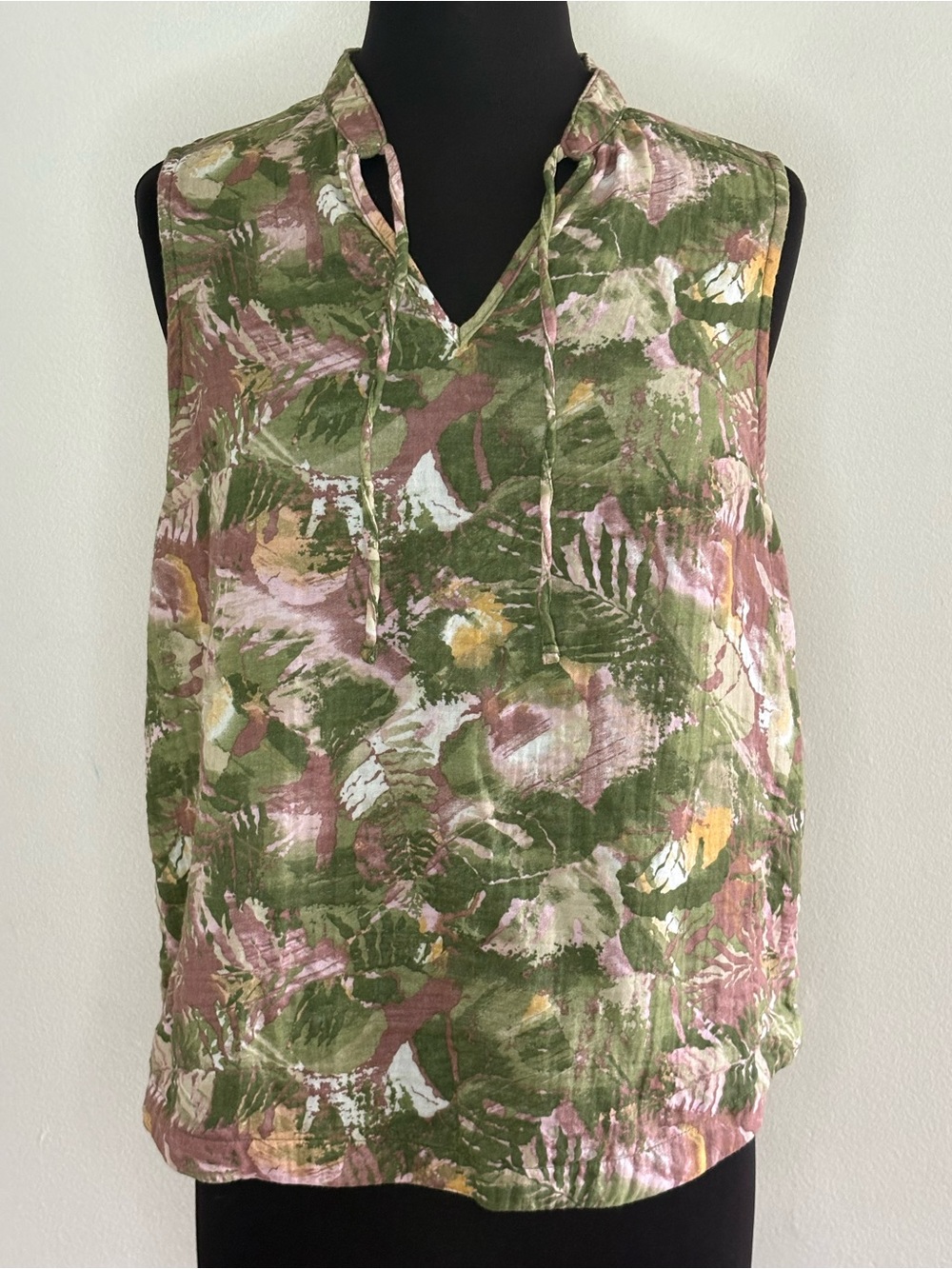 Columbia Women’s Sleeveless V-Neck Cotton Camisole Olive Green & Pink Floral M